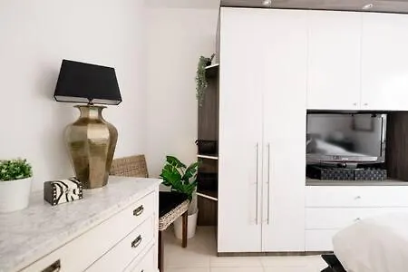 Modern Terrace Near Luxembourg Airport Appartamento *